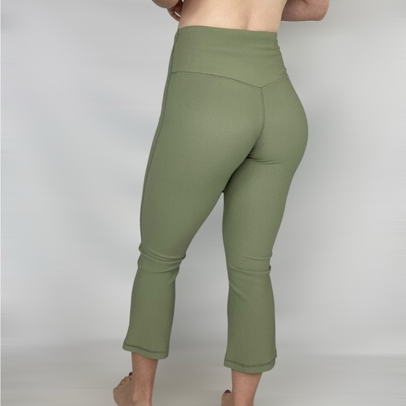 ATHLETA Elation Rib Crop Flare High Waisted Stretch‎ Green Gym Workout Yoga Sz S - Picture 3 of 6